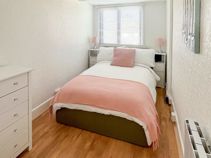 Double bedroom | Angie’s Beachside House, Point Clear, near Clacton-on-Sea