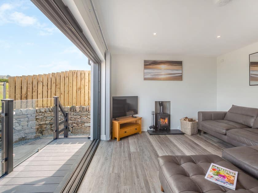 Living room/dining room | Goppa, Llandanwg