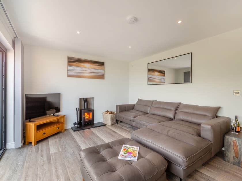 Living room/dining room | Goppa, Llandanwg