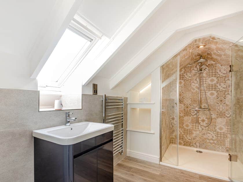 Bathroom | Goppa, Llandanwg