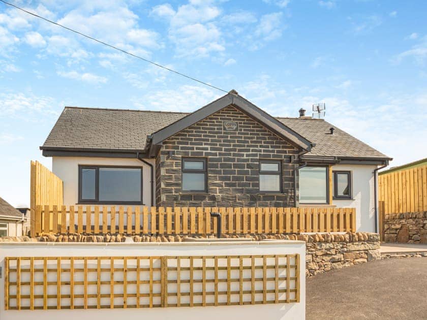 Exterior | Goppa, Llandanwg