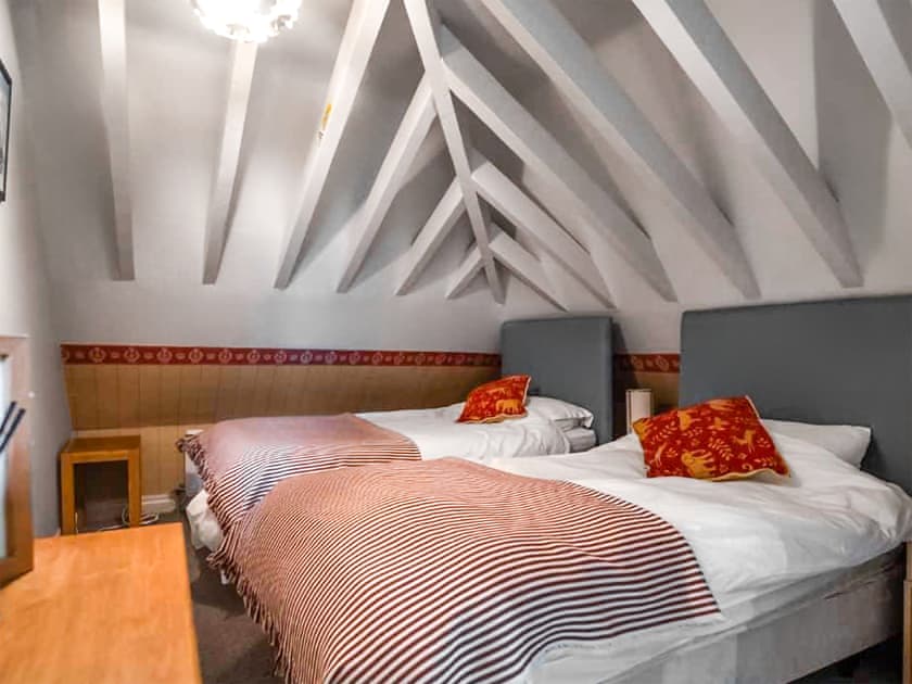 Twin bedroom | Freestone House, Ashby St Ledgers