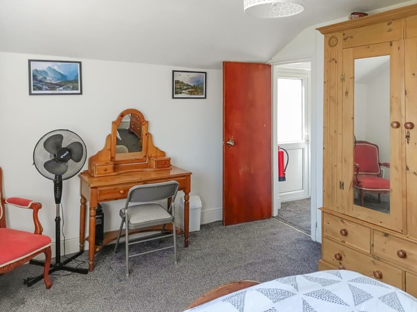Double bedroom | Elder Cottage, Bridgend
