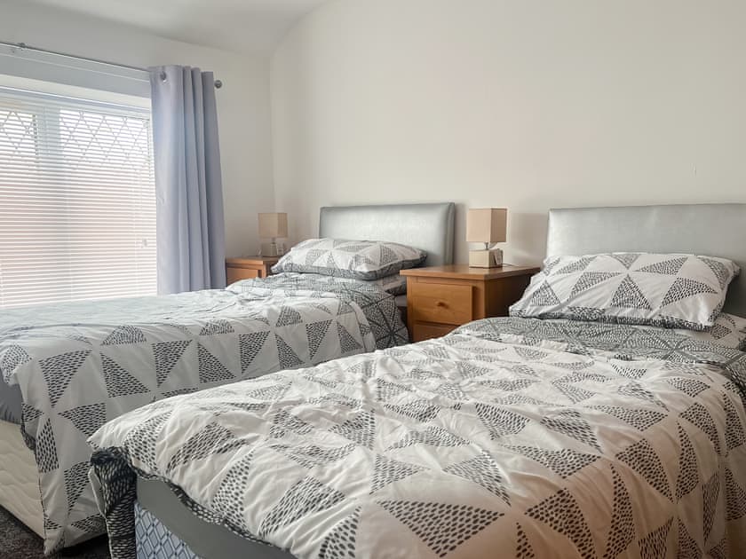 Twin bedroom | Elder Cottage, Bridgend