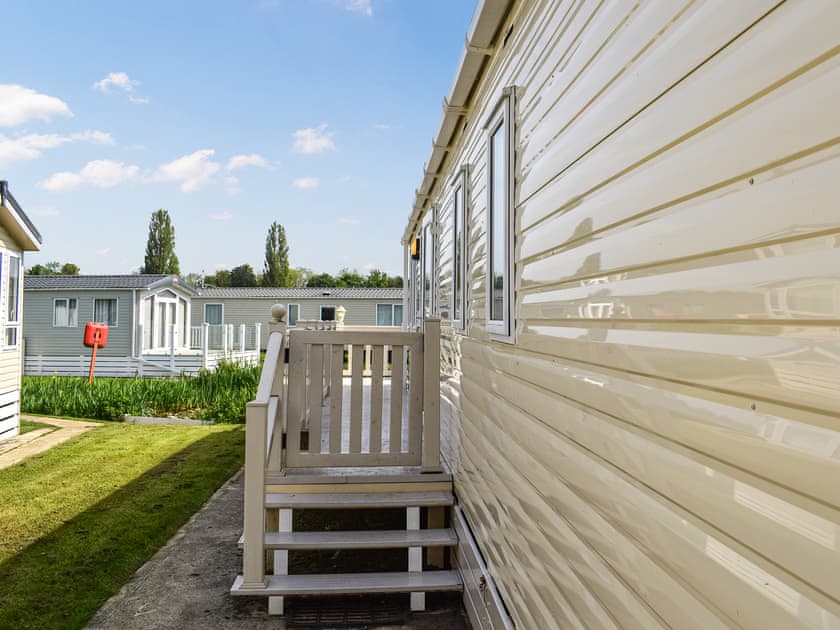 Exterior | Lake View, Cirencester