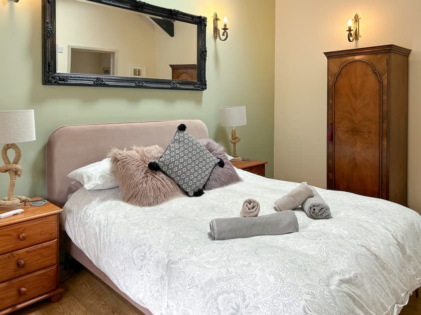 Peaceful double bedroom | Nuthatch Barn - Little Derril, Derril, near Bude