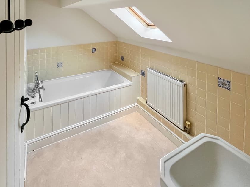 Bathroom | Sandy Toes Cottage, Eastmoor