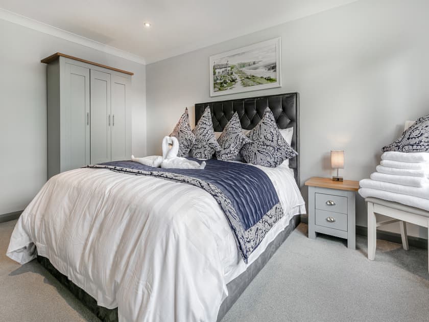 Double bedroom | The Lodge, Helston