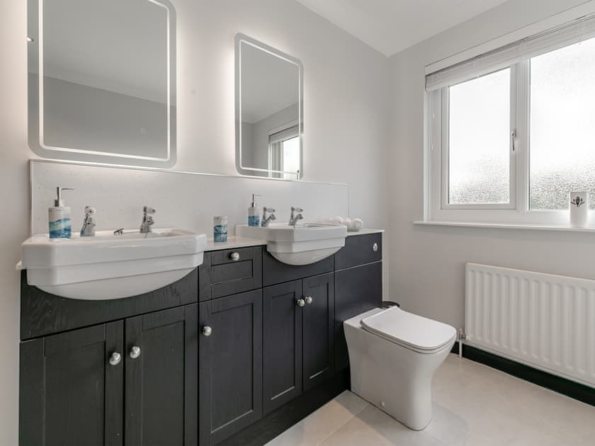 Bathroom | The Lodge, Helston