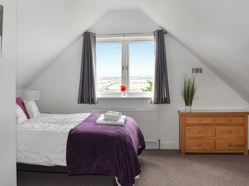 Double bedroom | Shannon, Newport