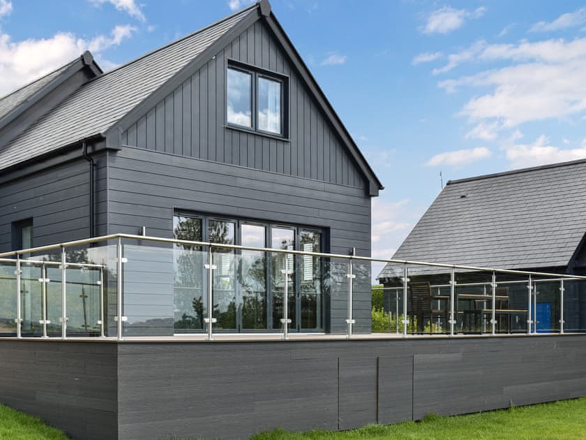 Exterior | Shannon, Newport