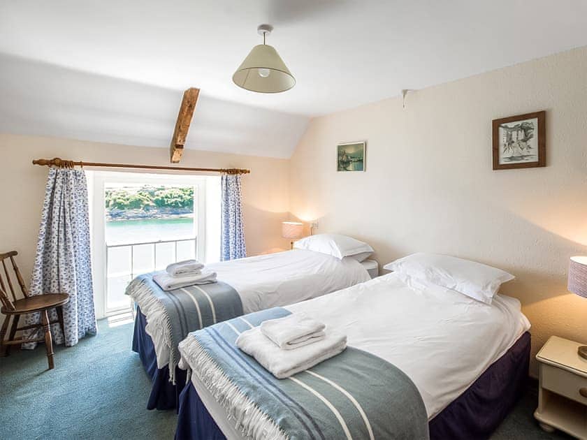 Twin bedroom | Corner Cottage - Portmellon Fishermans Cottages, Portmellon
