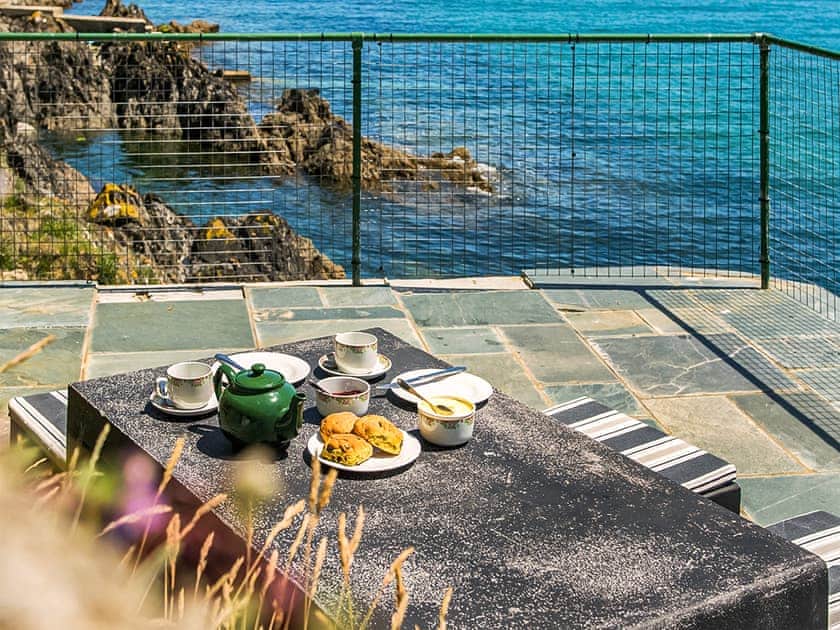 Lower terrace  | Corner Cottage - Portmellon Fishermans Cottages, Portmellon