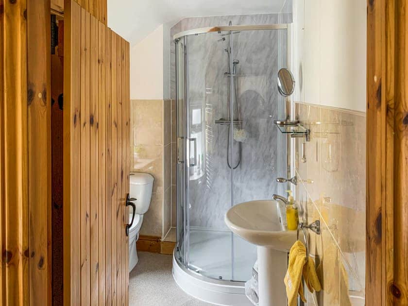 Bathroom | LLys Dedwydd, Dolgellau