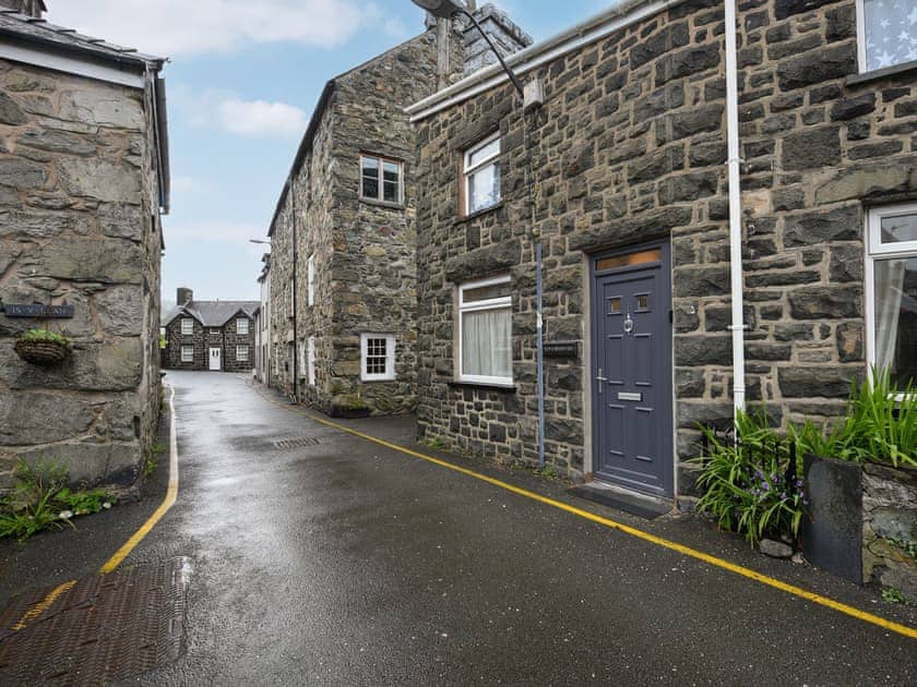 Exterior | LLys Dedwydd, Dolgellau