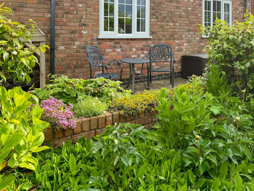Sitting-out-area | Lilium Cottage, North Somercotes