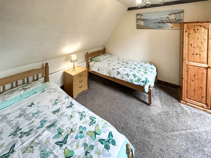 Twin bedroom | Cider Cottage - Higher Checkridge Farm, Hawkchurch, near Lyme Regis
