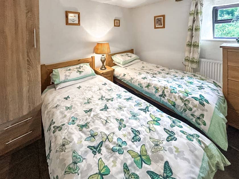 Ground floor twin bedroom | Cider Cottage - Higher Checkridge Farm, Hawkchurch, near Lyme Regis