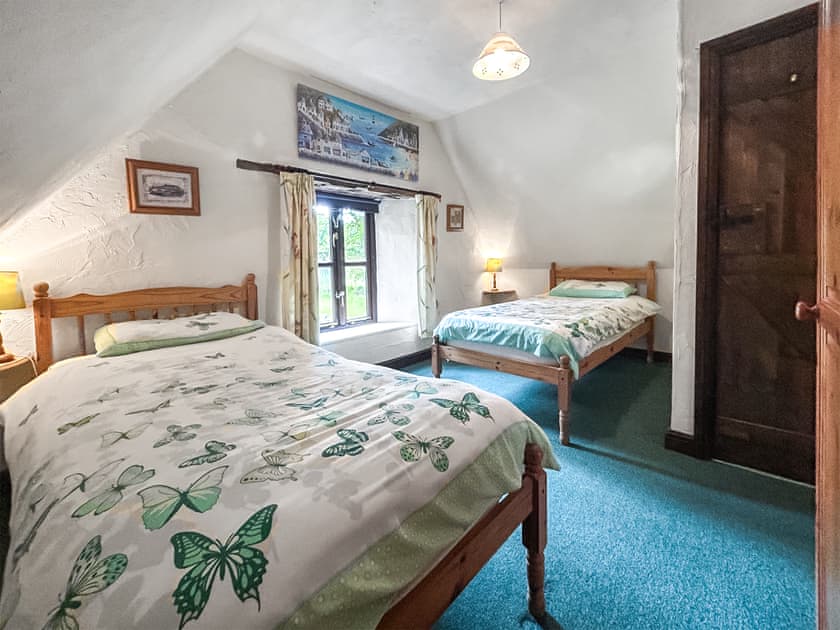 Twin bedroom | Higher Checkridge Farm- Cider House - Higher Checkridge Farm, Hawkchurch, near Lyme Regis