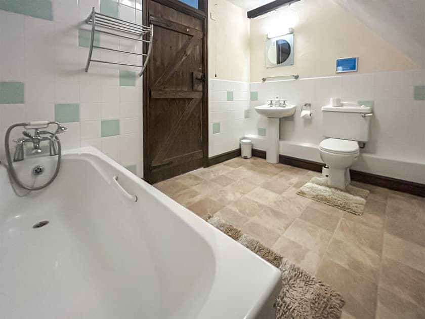 Family bathroom | Higher Checkridge Farm- Cider House - Higher Checkridge Farm, Hawkchurch, near Lyme Regis