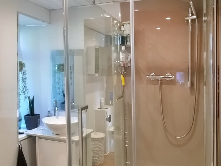 Shower room | Honeysuckle Cottage, Dreghorn, near Irvine