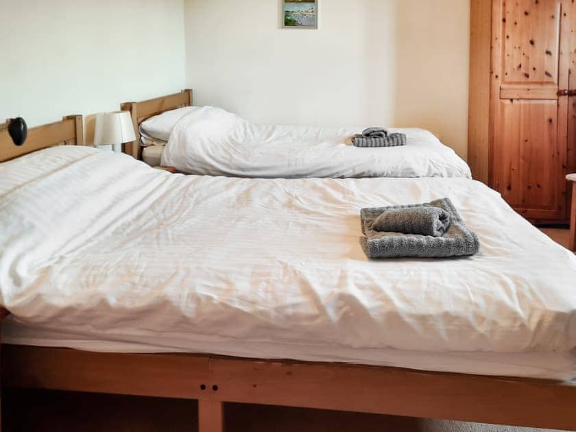 Twin bedroom | The Shippen, East Prawle