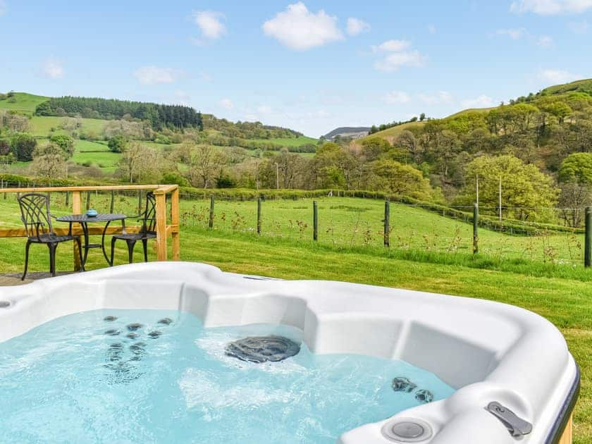 Hot tub | Seren, Abbeycwmhir, near Llandrindod Wells