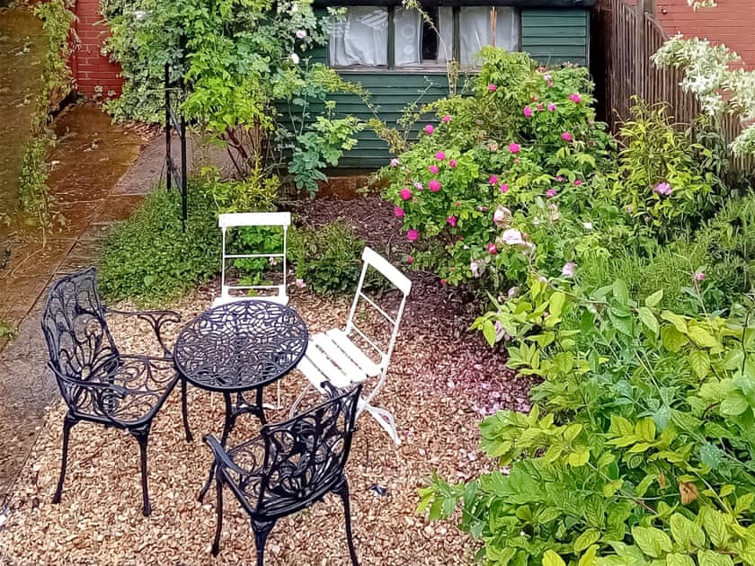 Sitting-out-area | St. Andrews Mews, Wells