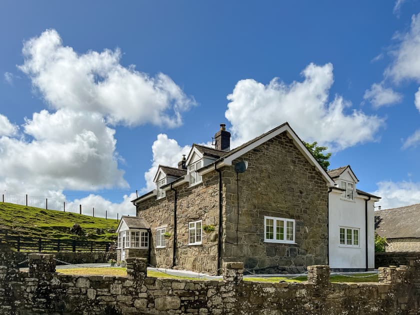 Exterior | Dolwen Isaf, Llanerfyl, near Welshpool