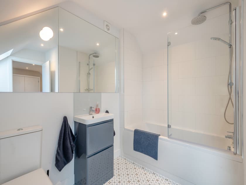 Master bedroom ensuite bathroom  | Hollyhocks-  The Loft at The Gatehouse - Hollyhocks, Holt