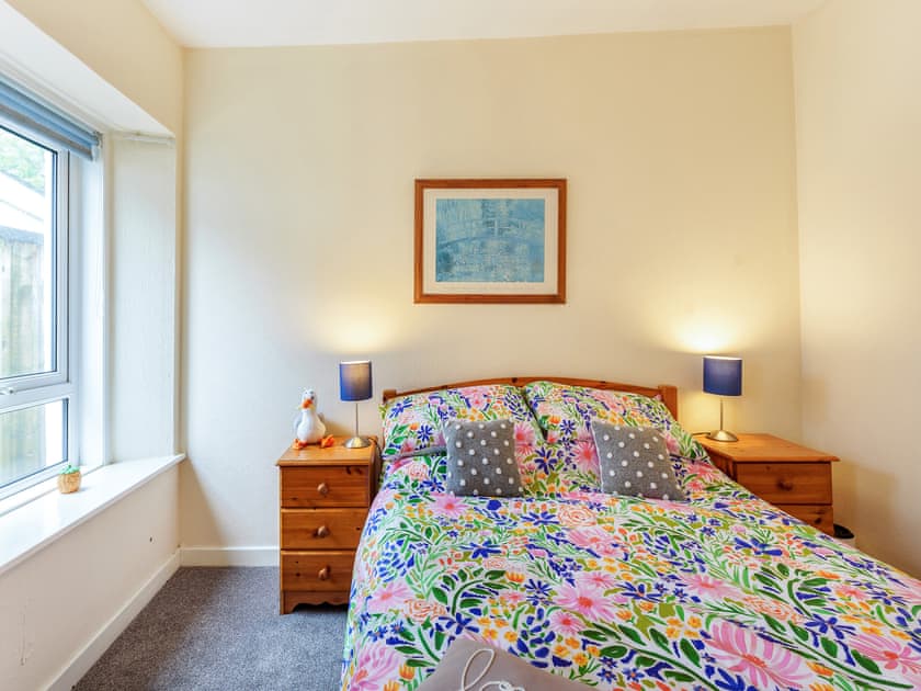 Double bedroom | Carraig Dhubh Cottage - Carraig Dhubh Cottages, Whiting Bay