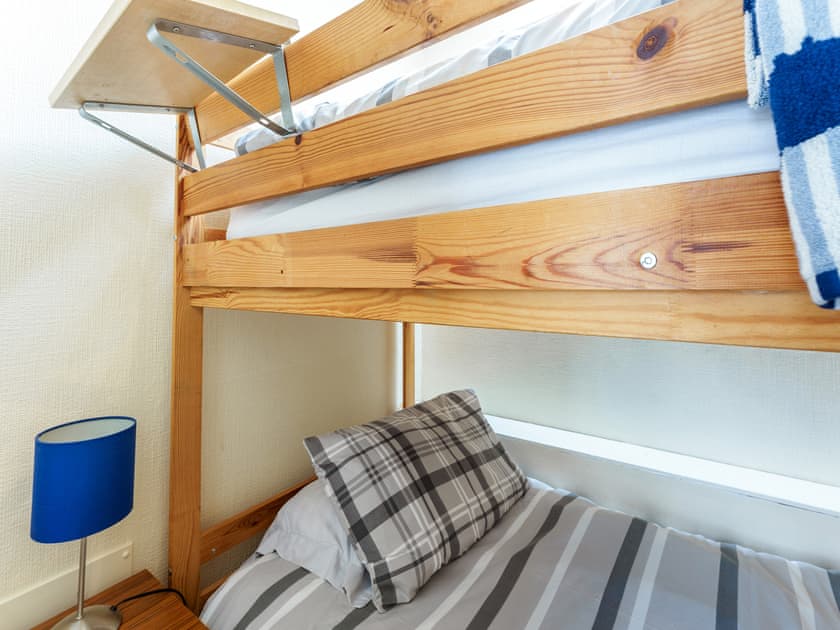 Bunk bedroom | Carraig Dhubh Cottage - Carraig Dhubh Cottages, Whiting Bay