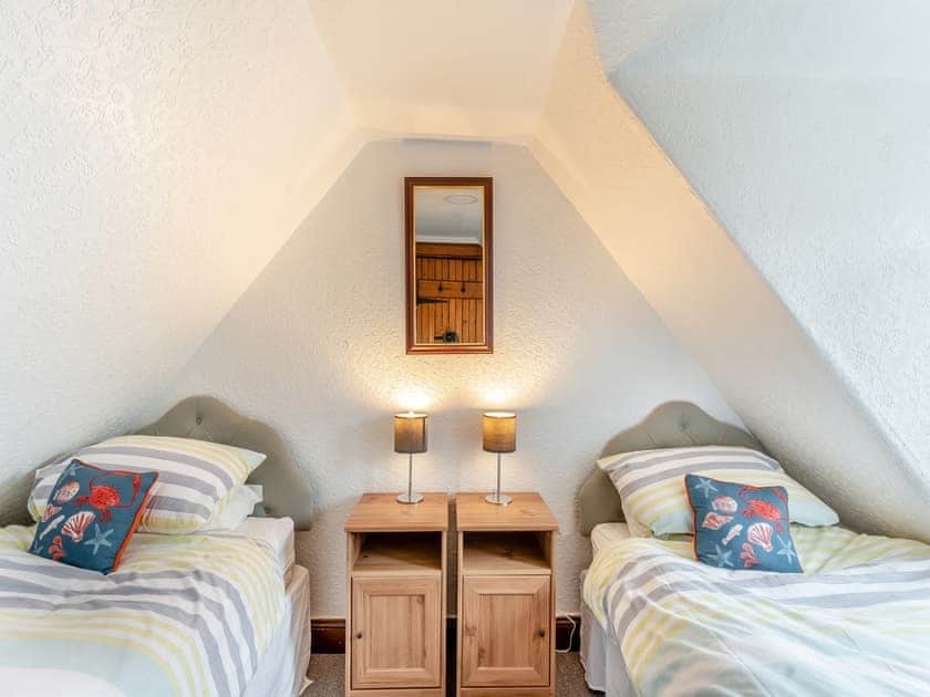 Twin bedroom | Carraig-Dhubh South - Carraig Dhubh Cottages, Whiting Bay