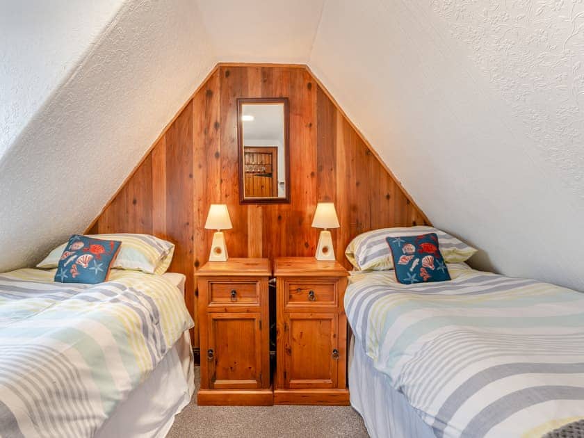 Twin bedroom | Carraig-Dhubh South - Carraig Dhubh Cottages, Whiting Bay