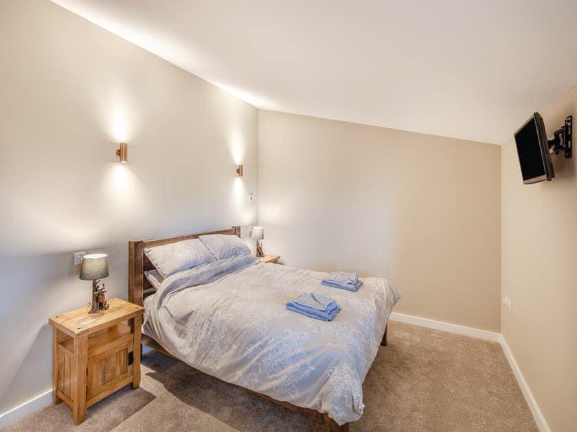 King size bedroom  | The Old Stables 1 - Quarry Hill Farm, Shipton Under Wychwood