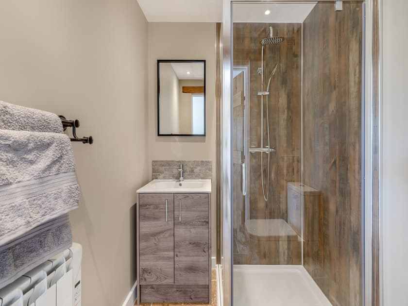 Shower room | The Old Stables 1 - Quarry Hill Farm, Shipton Under Wychwood