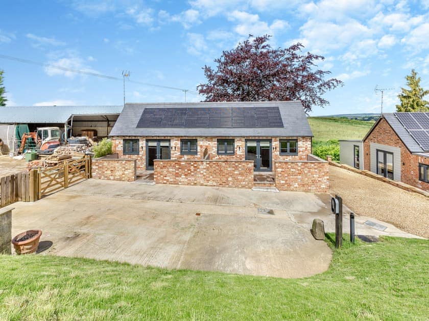 Exterior | The Old Stables 1 - Quarry Hill Farm, Shipton Under Wychwood