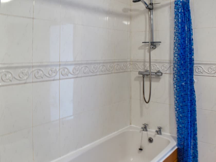 Bathroom | Hay Barn - Sea View Barns, Penryn, near Falmouth