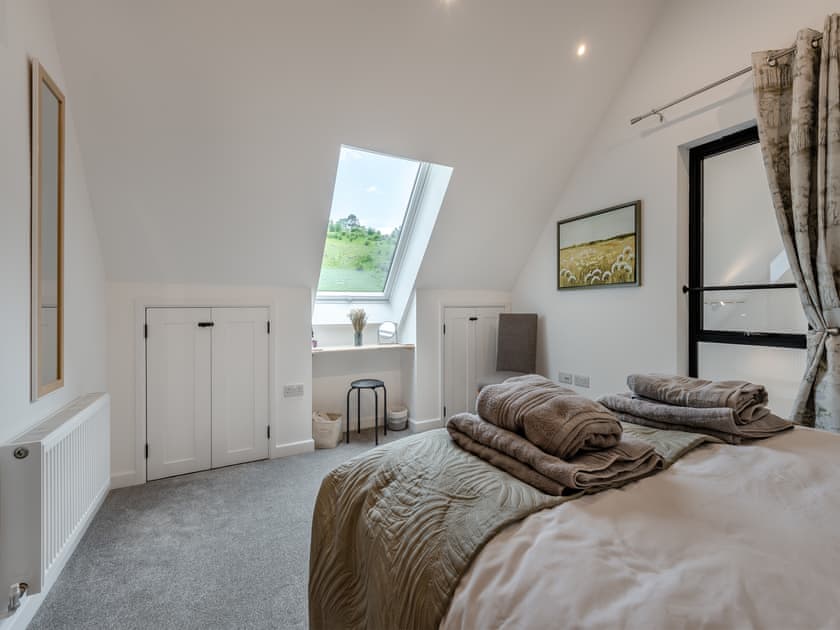 Double bedroom | Dunley Barn, Pitton near Salisbury