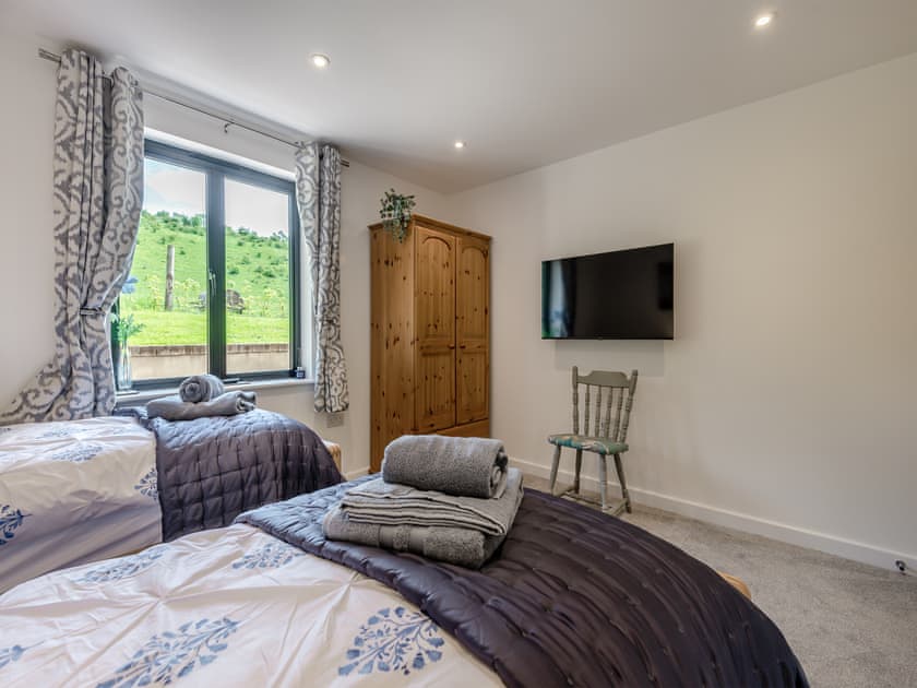 Twin bedroom | Dunley Barn, Pitton near Salisbury