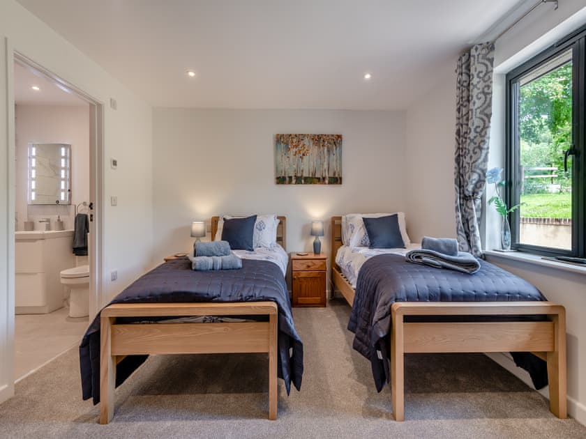 Twin bedroom | Dunley Barn, Pitton near Salisbury