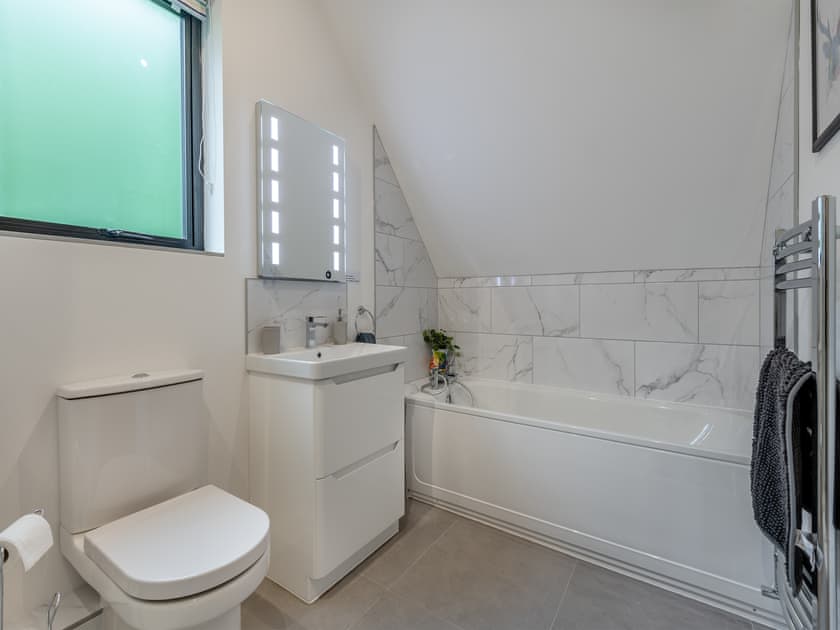 Bathroom | Dunley Barn, Pitton near Salisbury