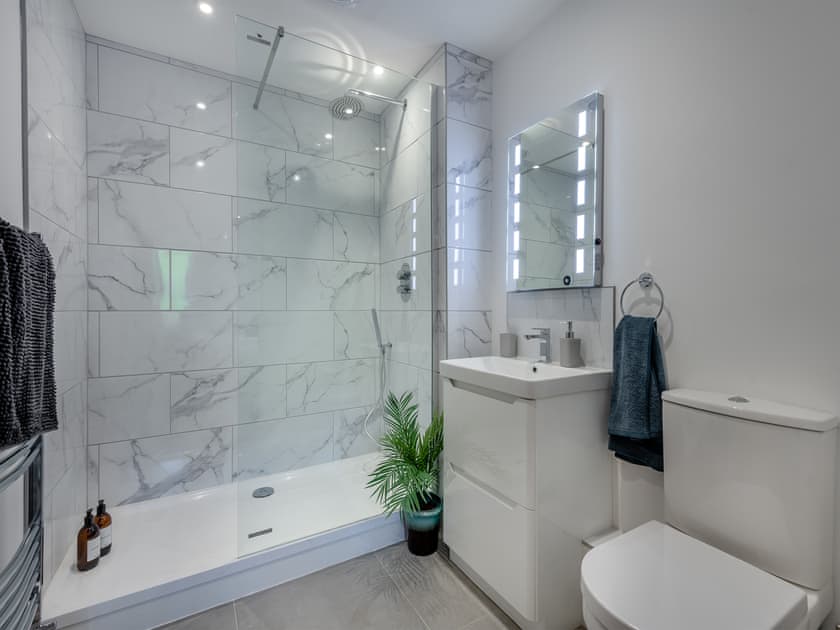 Bathroom | Dunley Barn, Pitton near Salisbury