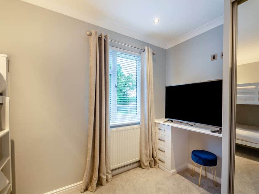 Bunk bedroom | Lodge Twenty Six, Pwllheli