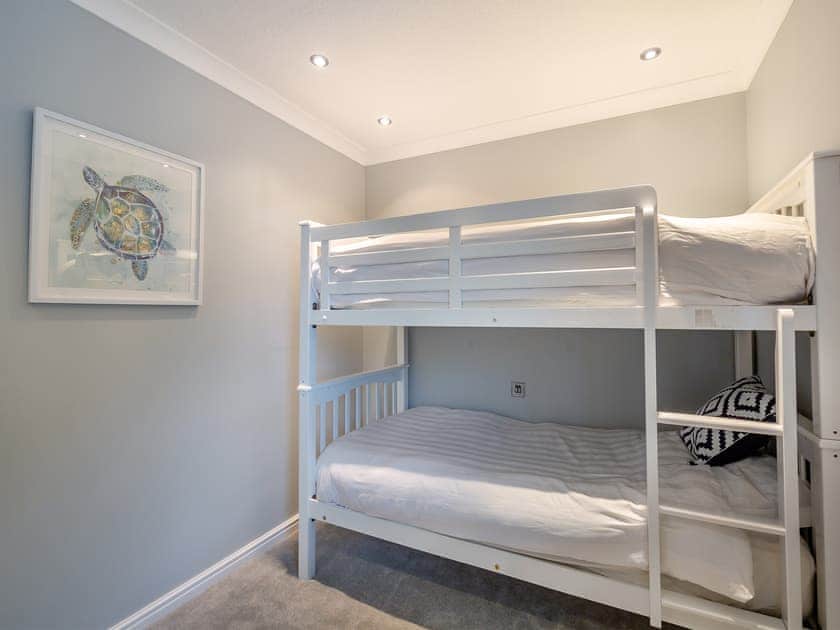 Bunk bedroom | Lodge Twenty Six, Pwllheli