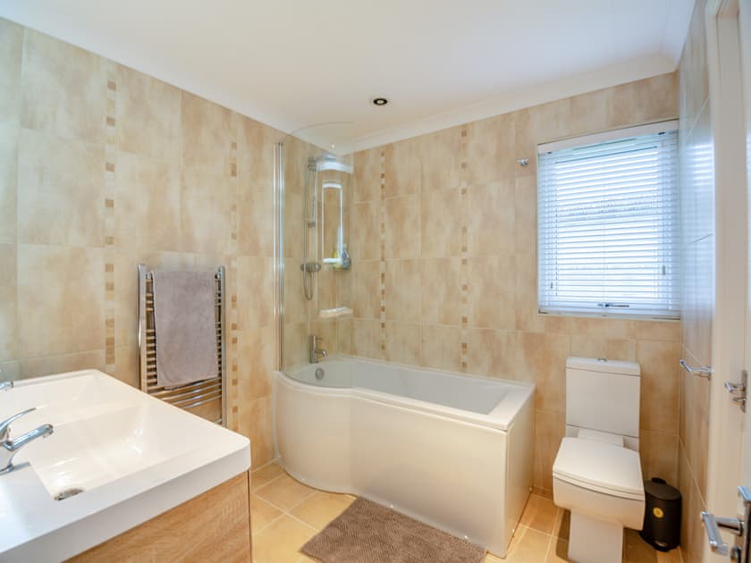 Bathroom | Lodge Twenty Six, Pwllheli