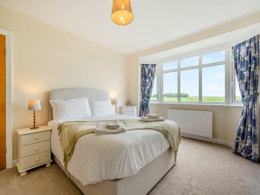 Relaxing bedroom with kingsize bed | Northwinds, Seahouses