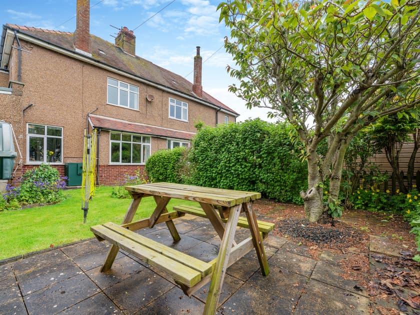 Lovley enclosed garden with patio | Northwinds, Seahouses