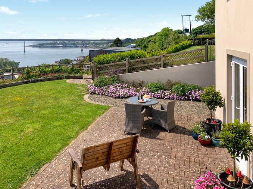 Outdoor area | The Hays, Burton