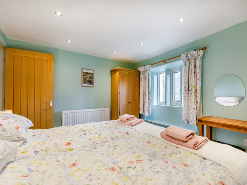 Double bedroom | Duckling Cottage, Addingham, near Ilkley